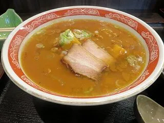 【創業50余年】町中華の三条カレーラーメ…