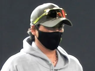 新庄監督が目を光らせる中、守備練習みっち…