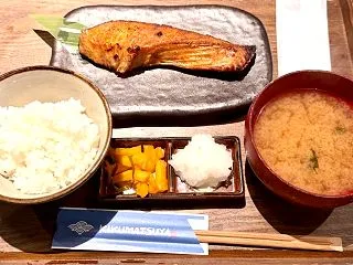 「銀鮭の塩焼き定食」菊松食堂えきまえ（立…