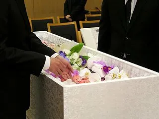 亡くなってから葬儀まで全国平均と地域差