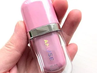 AMUSEの落ちにくいグロスが潤う