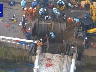 愛知・安城の水道管工事現場で親子2人が死…