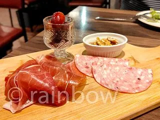 おしゃれイタリアンで昼飲み！『ディタッチ…