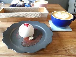 季（とき）のちーずけーき と カフェ・ラ…