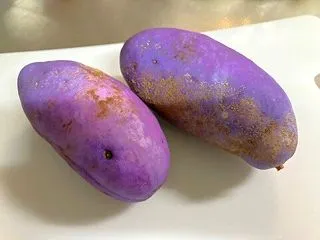 「アケビ」の肉詰め。