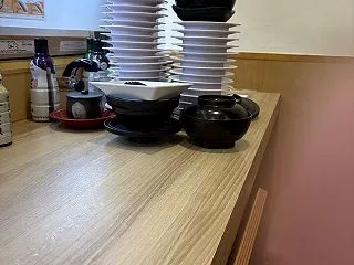 かっぱ寿司来てるんだけど隣に変な奴がいる