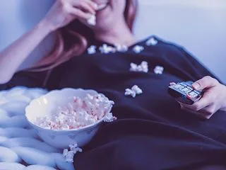 ベッドの上でスマホやNetflix見てる…