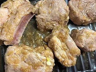 【漬けるだけ】ちょー簡単！スペアリブ ”…