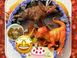 大地を揺るがす激突！トリケラトプスVSパ…