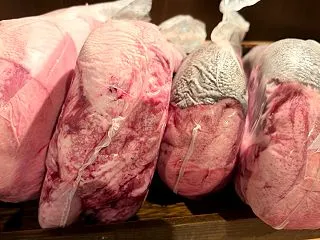 金曜日、たまに土曜日は内臓の入荷日