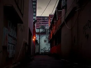 夕暮れ時、路地に並んでいた話