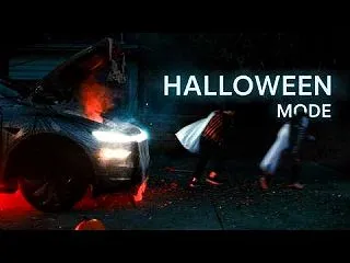 テスラ、ハロウィンモード公開：車が人を脅…
