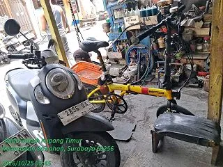 黄色自転車のパンク修理後、Blewahを…