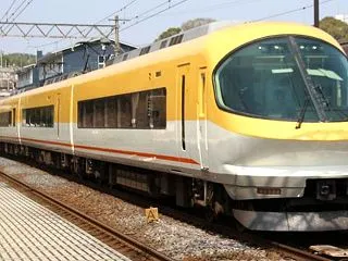 名伊甲特急で活躍する近鉄23000系黄色…