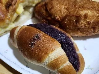 晩ごはんはDONGURIのパン