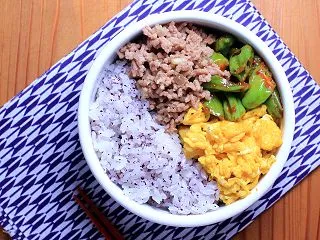 豚そぼろのお弁当。猪被害により味噌を仕込…