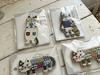 刺繍のかわいいブローチが入荷しました♪