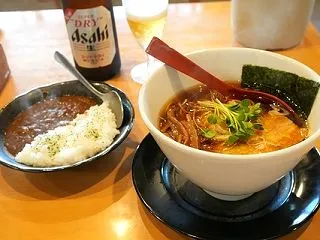 カレーはフワッとエアリー