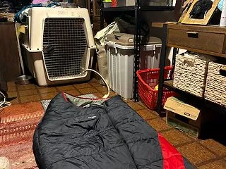 寝袋生活継続中