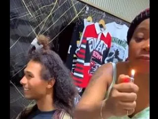【動画】女性がふざけてガソリンを口に含み…
