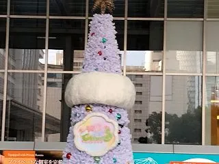 白粉花とクリスマスツリー