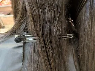 浜松に引っ越しされて、どこの美容室で縮毛…