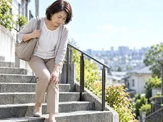 膝が痛いけど病院に行くべき？整形外科を受…