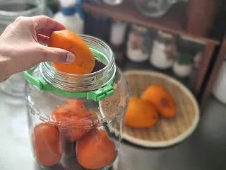 秋の手仕事 柿酢と干し柿を仕込みました