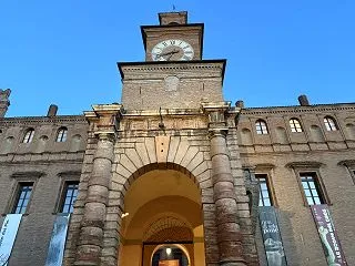 視界を埋め尽くす空間の美学――モデナのす…