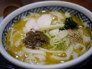 ちゃんこ屋の鶏白湯はひと味違う、しょうが…