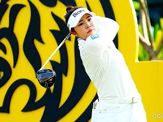 山下美夢有が2打差首位へ。ゴルフの話題か…