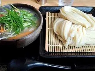 うどん店 讃岐屋の 冷やスタつけうどん＆…