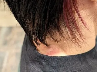 インナーカラーで楽しむ地毛ベースのヘアス…