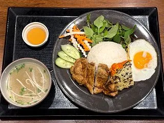 蒸し春巻きとサイゴン風味のご飯 ＠ Cơ…