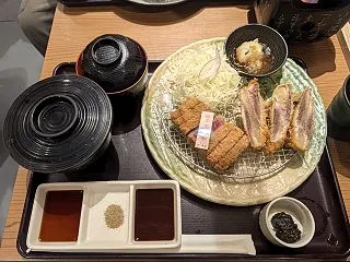 生まれて初めて牛かつをいただきました＠牛…
