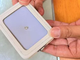 香川県のお客様に0.8ctのヘイローネッ…