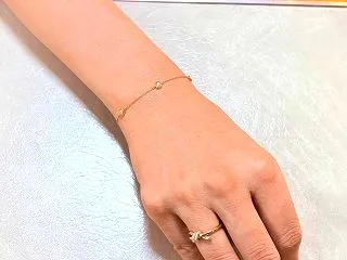 普段使いにぴったりなステーションブレスレ…